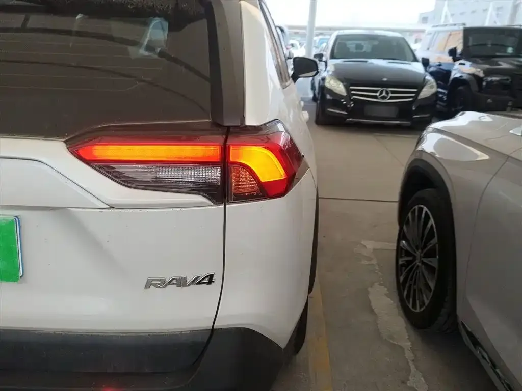 Toyota RAV4 2023 из CN, фото 6
