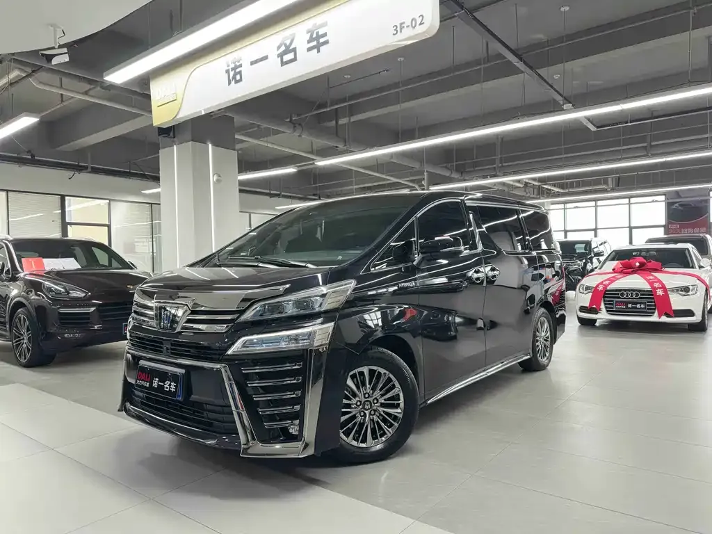 Toyota Vellfire — фото 1