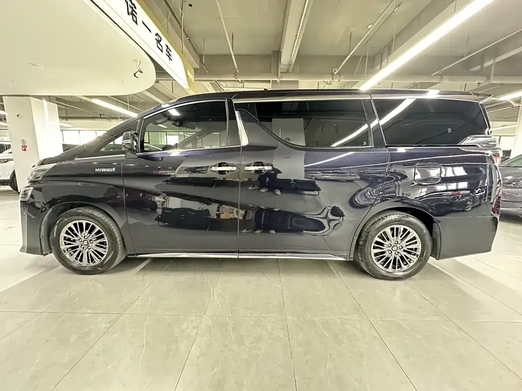 Toyota Vellfire — фото 4