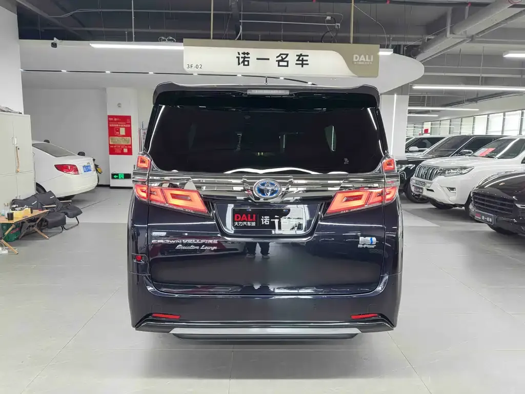 Toyota Vellfire — фото 2