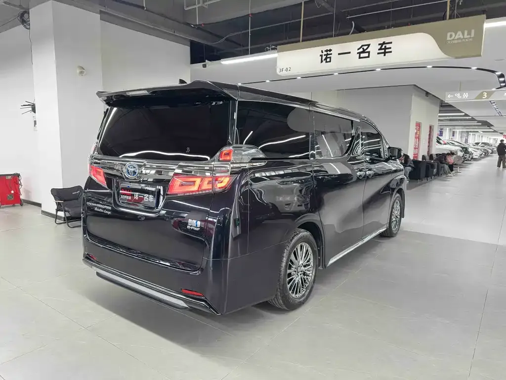 Toyota Vellfire — фото 9