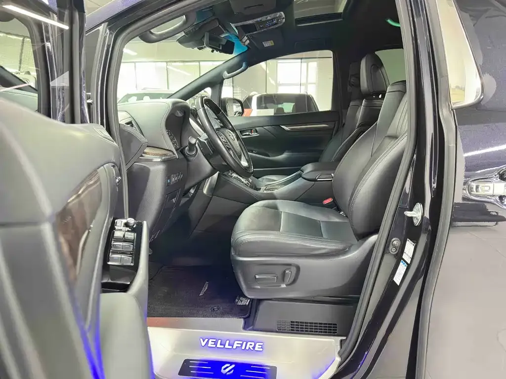 Toyota Vellfire — фото 10