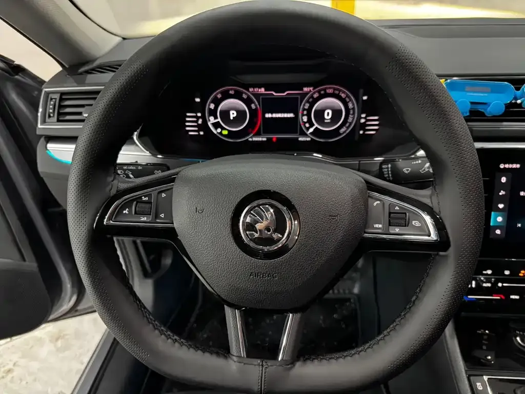 Skoda Superb — фото 10