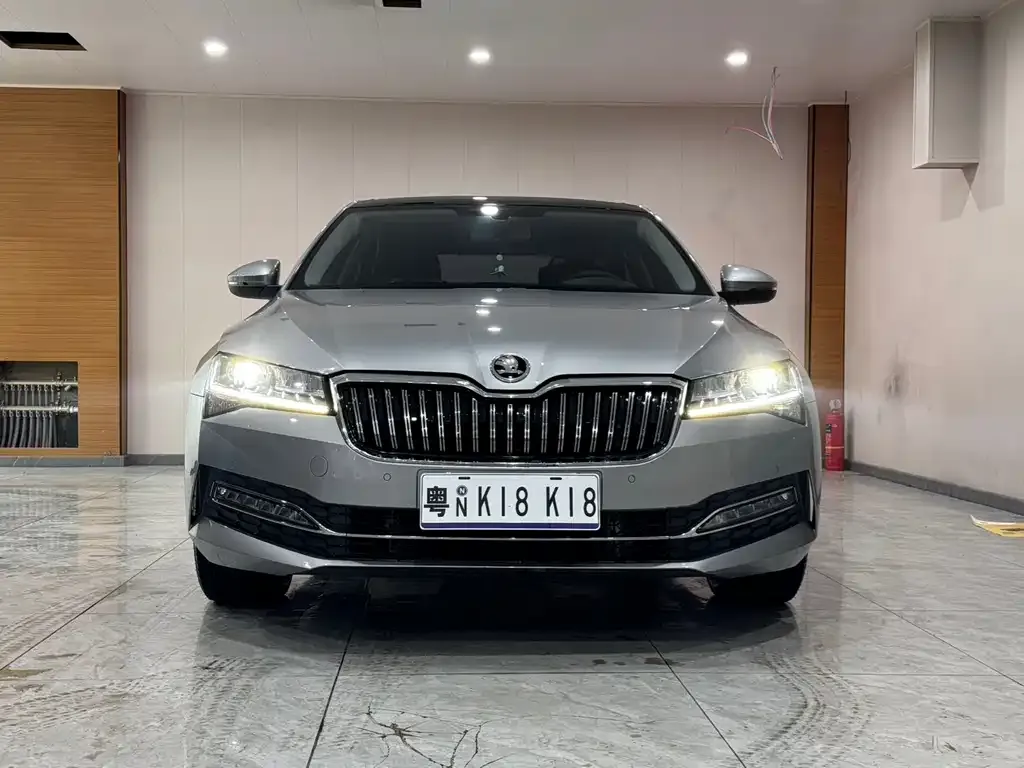 Skoda Superb — фото 2