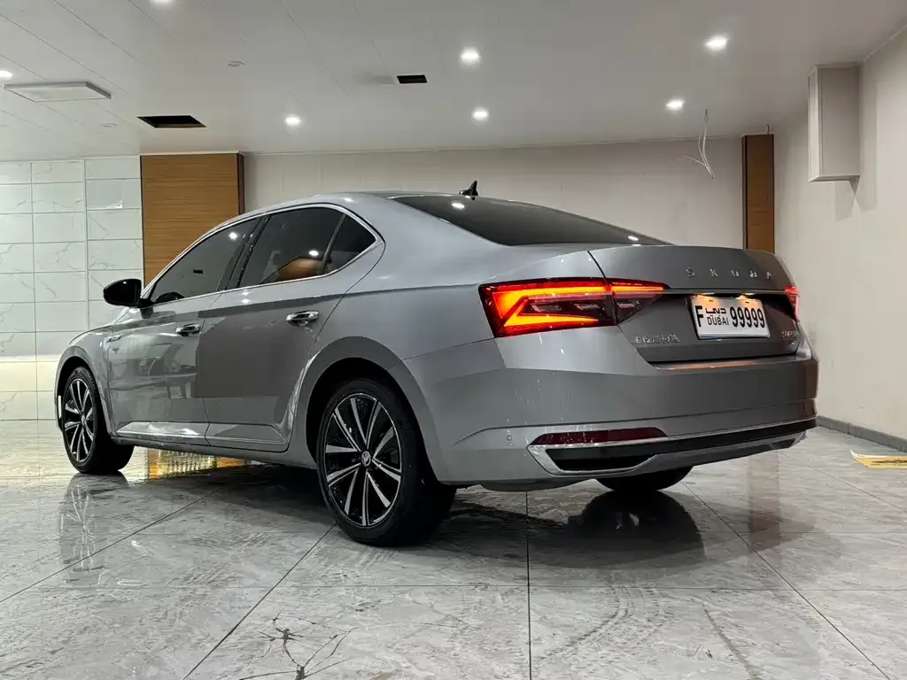 Skoda Superb — фото 4