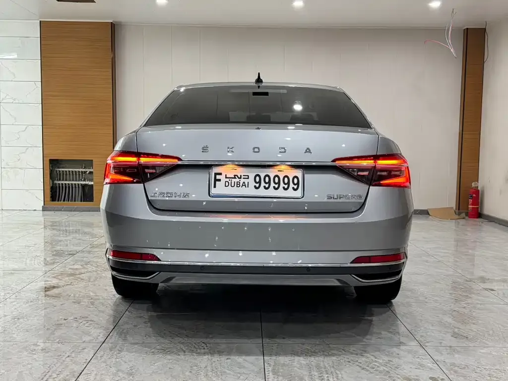 Skoda Superb — фото 5