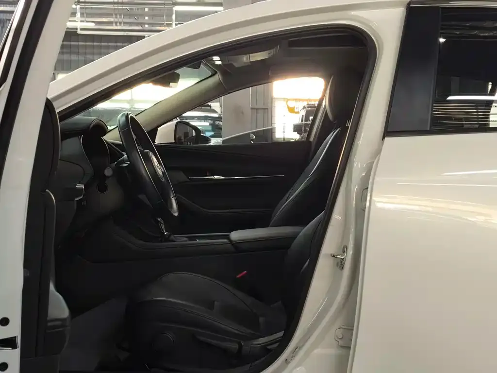 Mazda 3 Axela 2023 из CN, фото 3