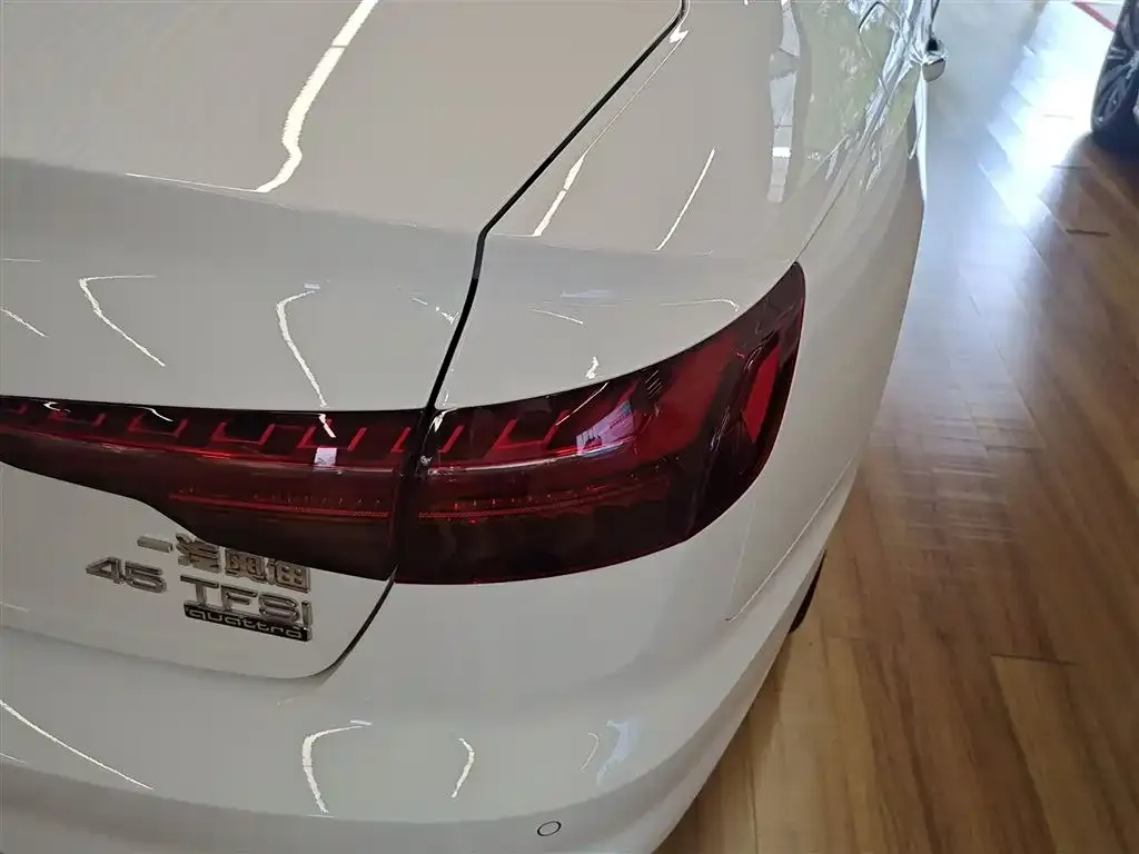 Audi A4L 2022 из CN, фото 2