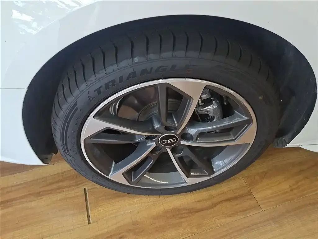 Audi A4L 2022 из CN, фото 8