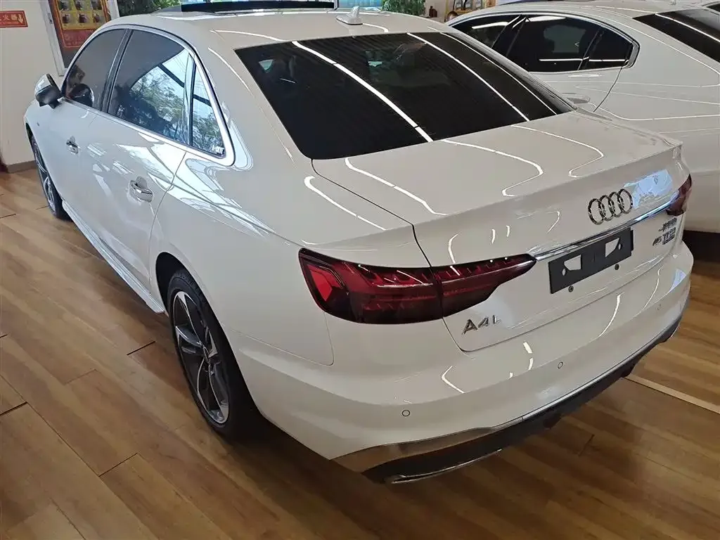 Audi A4L 2022 из CN, фото 5