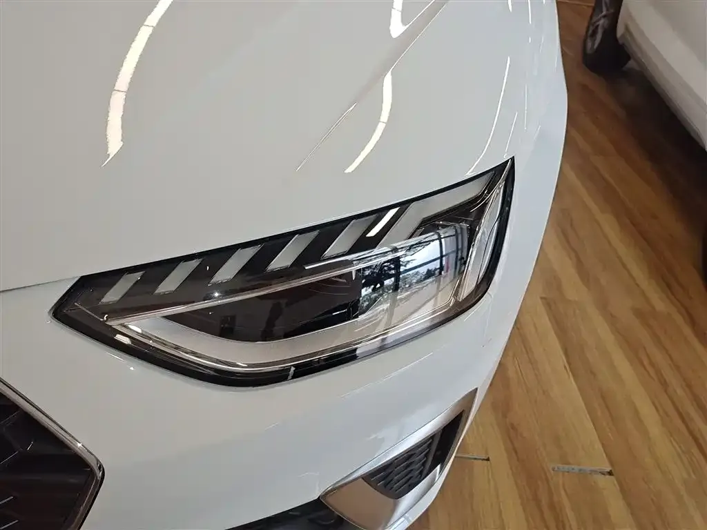 Audi A4L 2022 из CN, фото 4