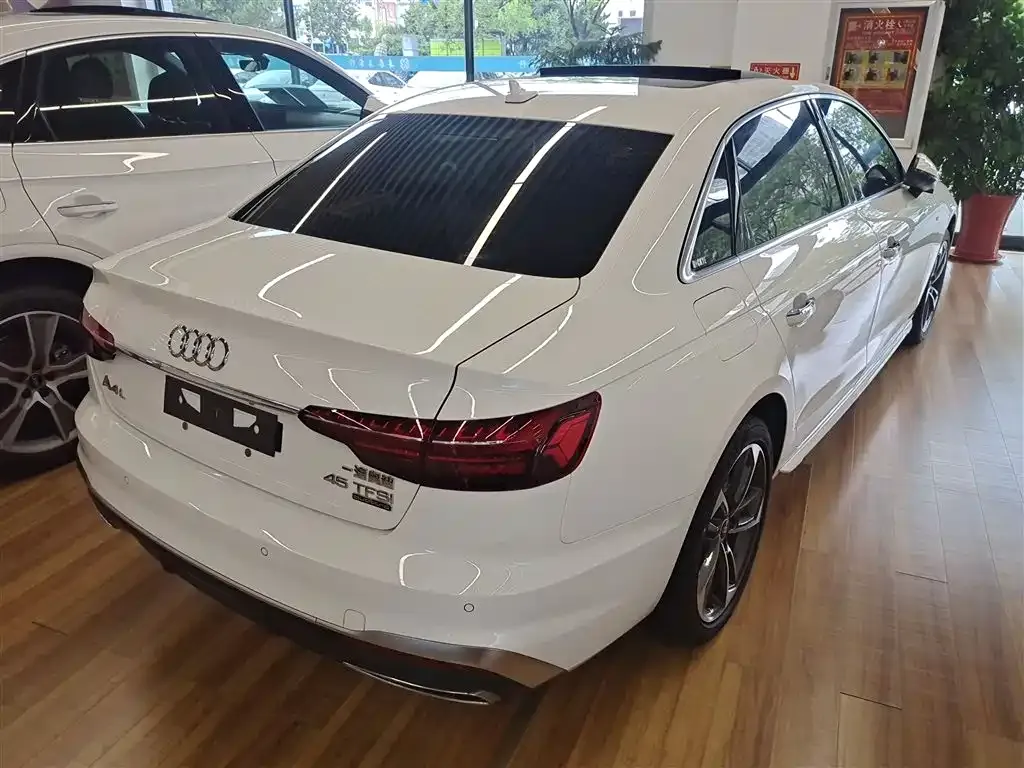 Audi A4L 2022 из CN, фото 6