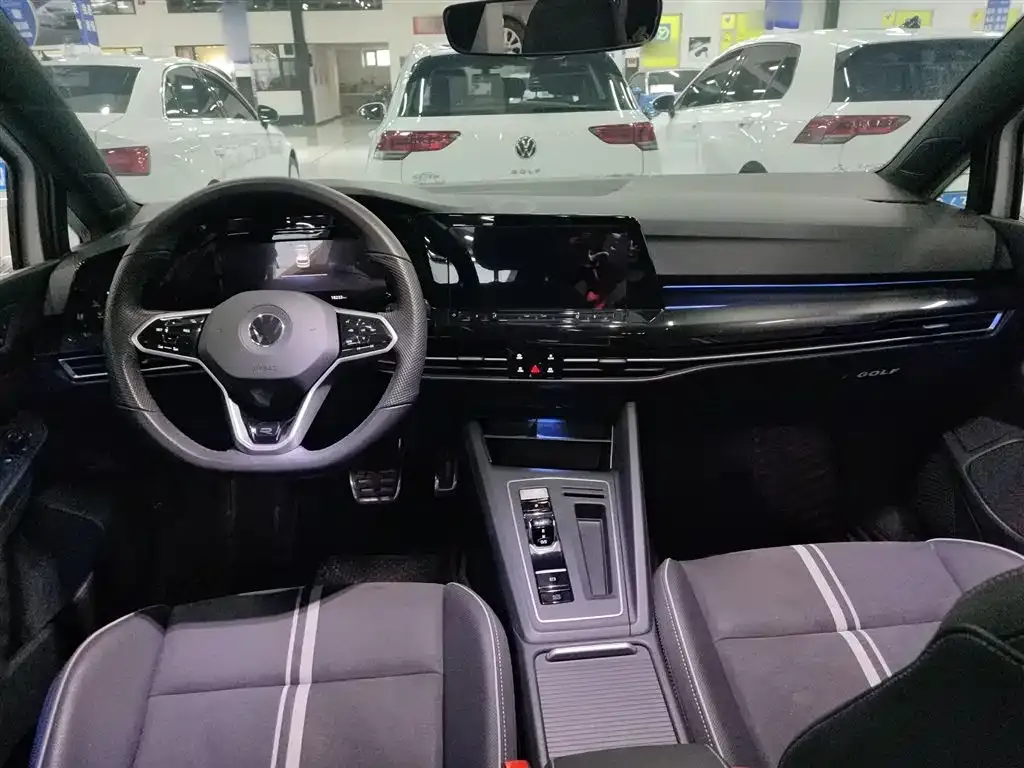 Volkswagen Golf 2023 из CN, фото 6