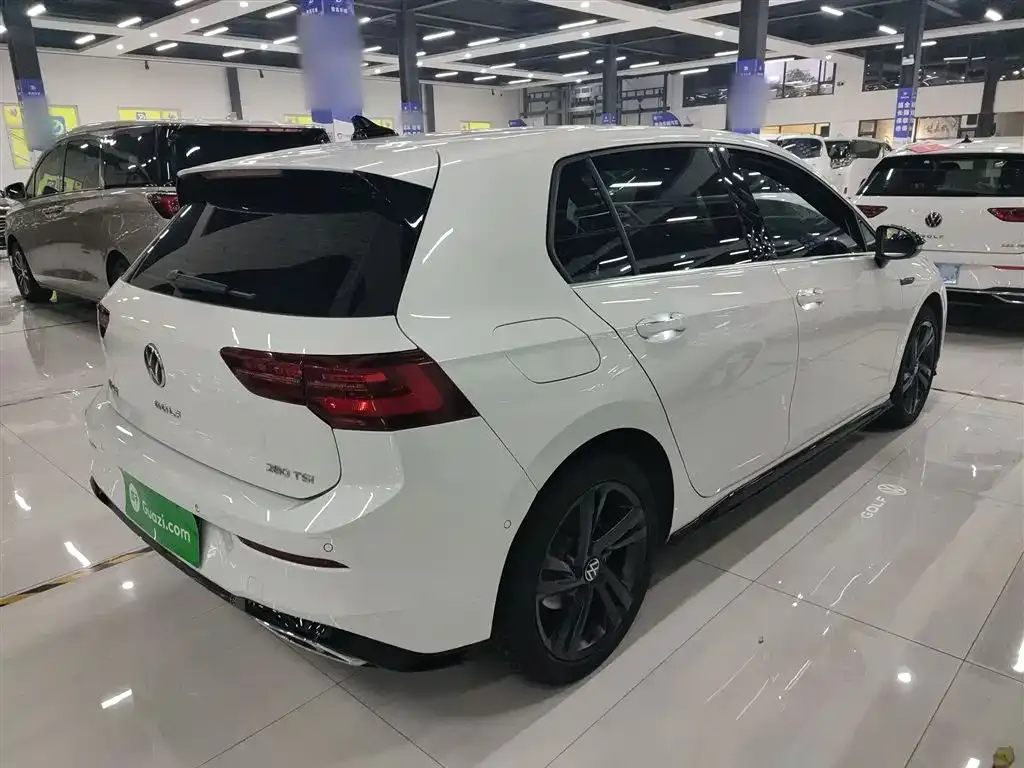 Volkswagen Golf 2023 из CN, фото 8