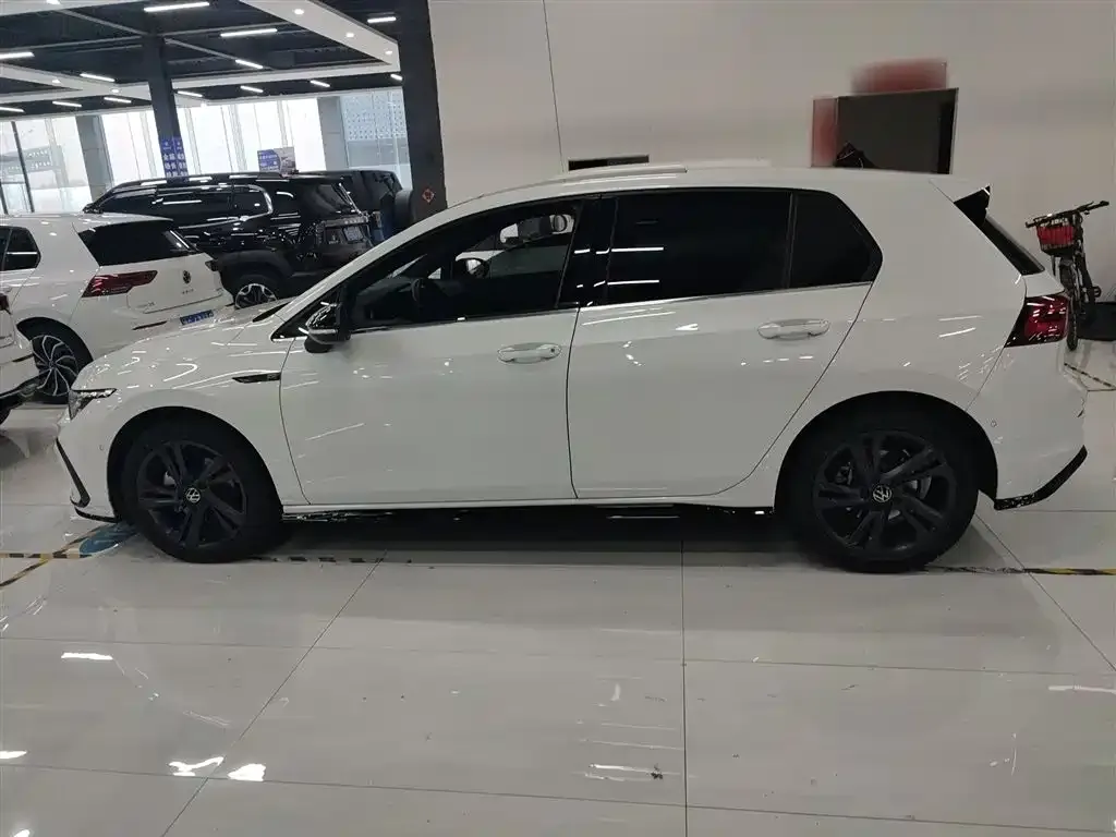 Volkswagen Golf 2023 из CN, фото 3