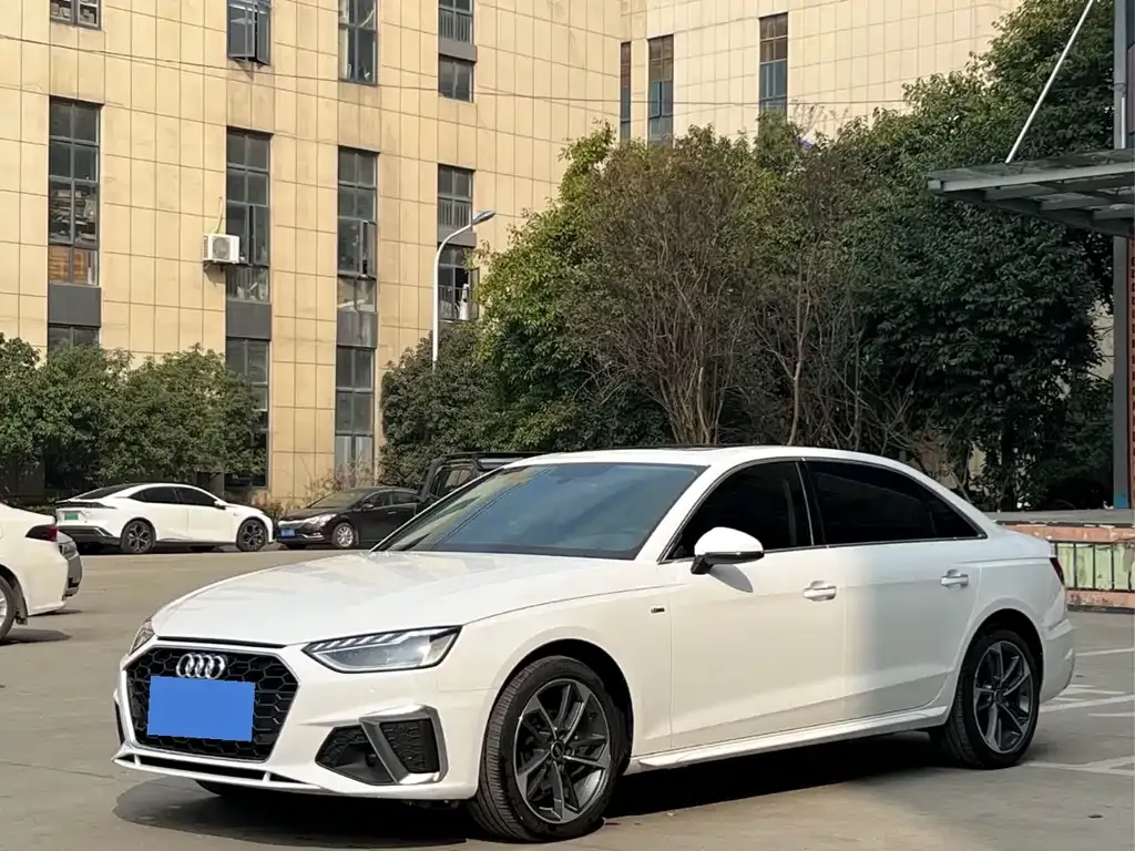 Audi A4L 2022 из CN, фото 1