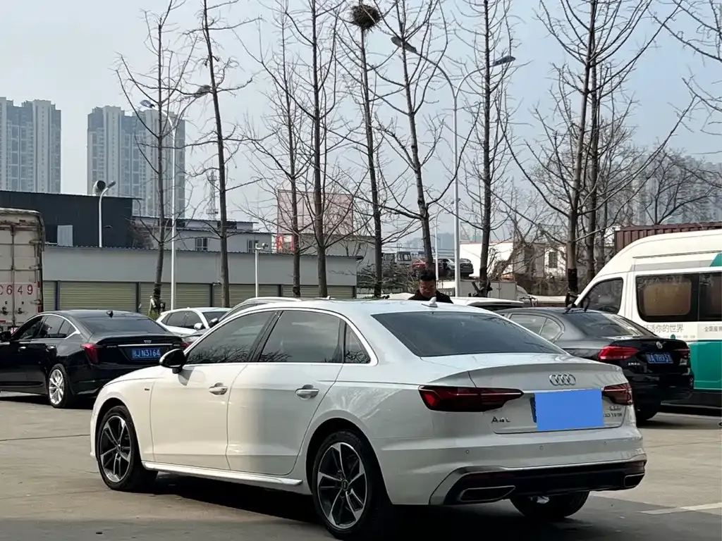 Audi A4L 2022 из CN, фото 6