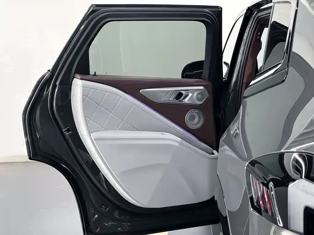 BMW XM 2024 из CN, фото 5