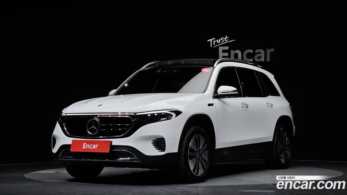 Mercedes-Benz EQB — фото 1