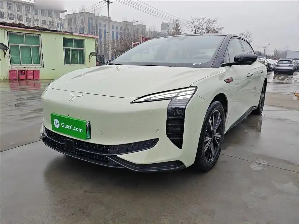 Hongqi EH7 2024 из CN, фото 2