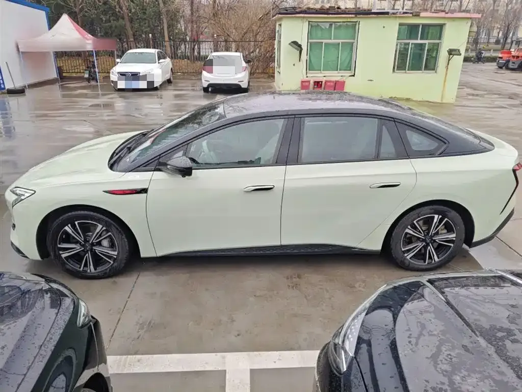 Hongqi EH7 2024 из CN, фото 3