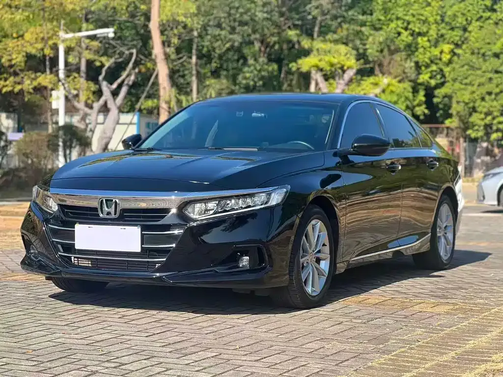 Honda Accord — фото 1