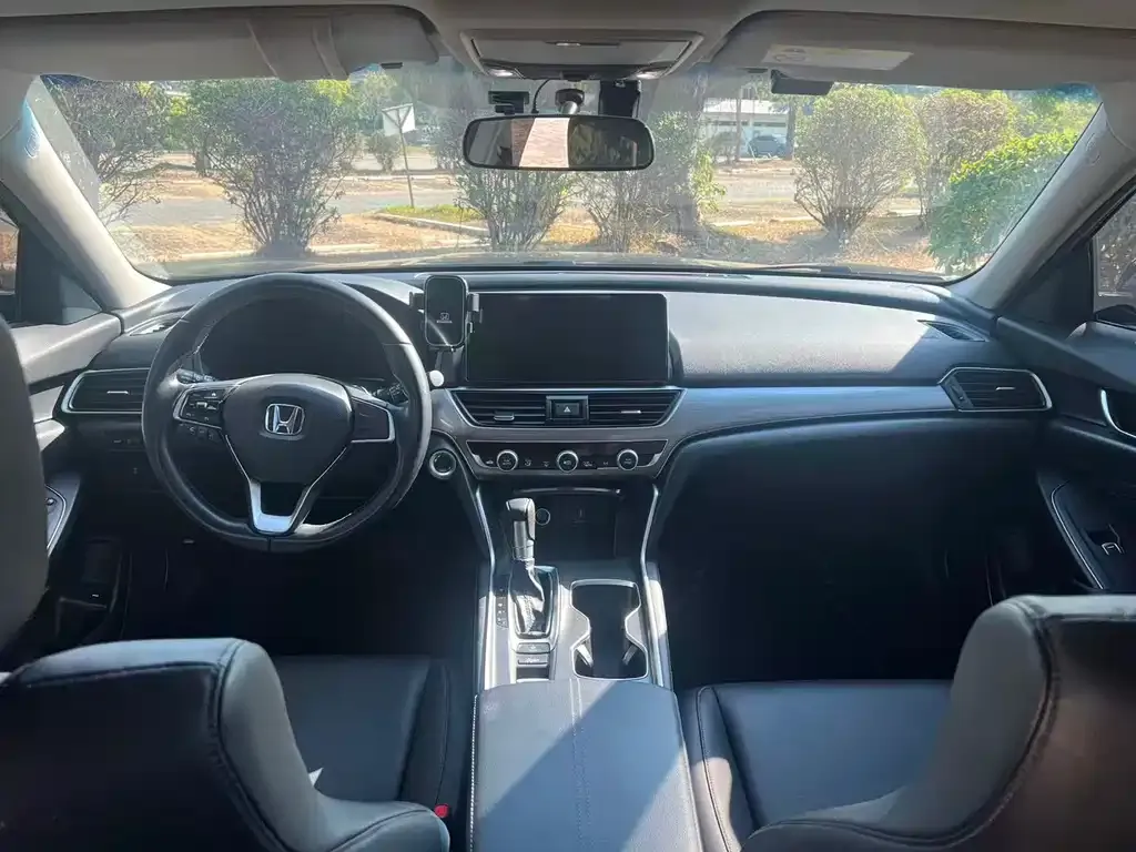 Honda Accord — фото 8