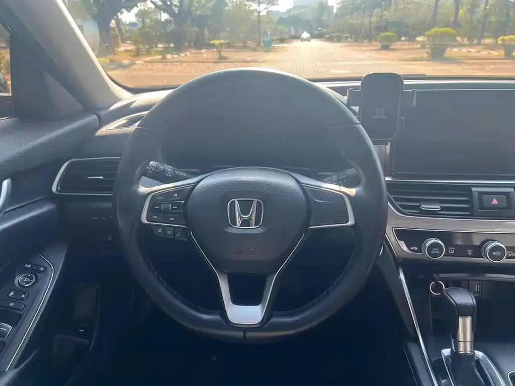 Honda Accord — фото 10