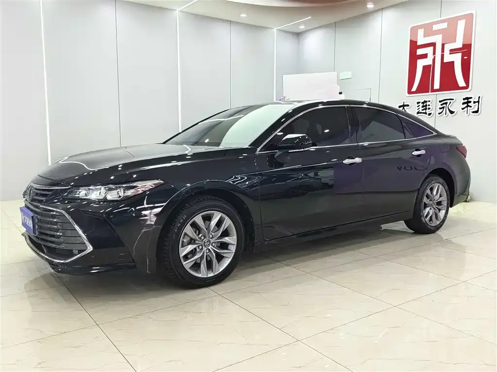 Toyota Avalon — фото 1
