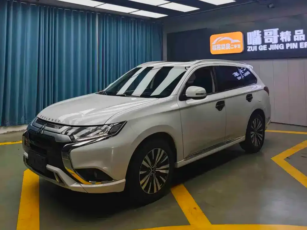 Mitsubishi Outlander 2021 из CN, фото 1