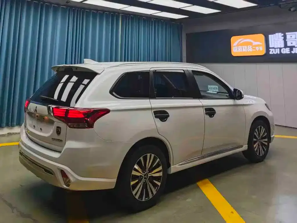 Mitsubishi Outlander 2021 из CN, фото 7