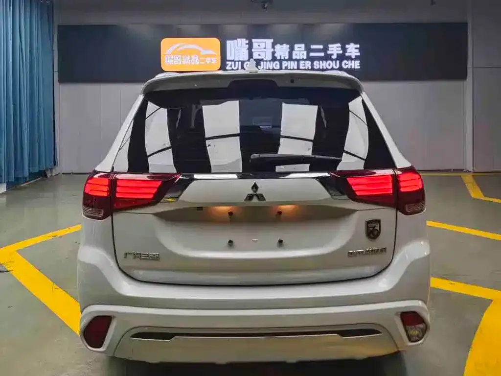 Mitsubishi Outlander 2021 из CN, фото 8
