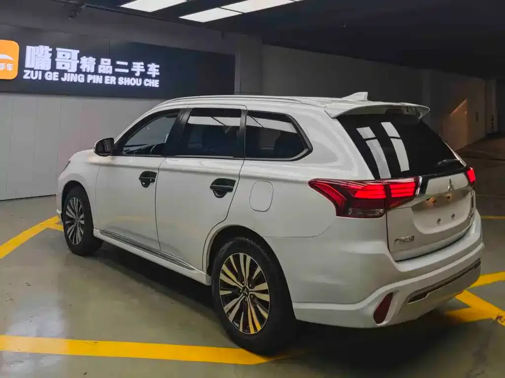 Mitsubishi Outlander 2021 из CN, фото 9