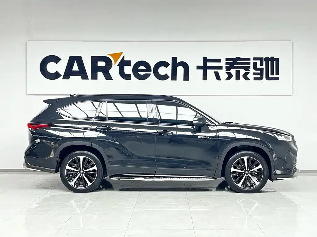 Toyota Crown Kluger 2024 из CN, фото 8