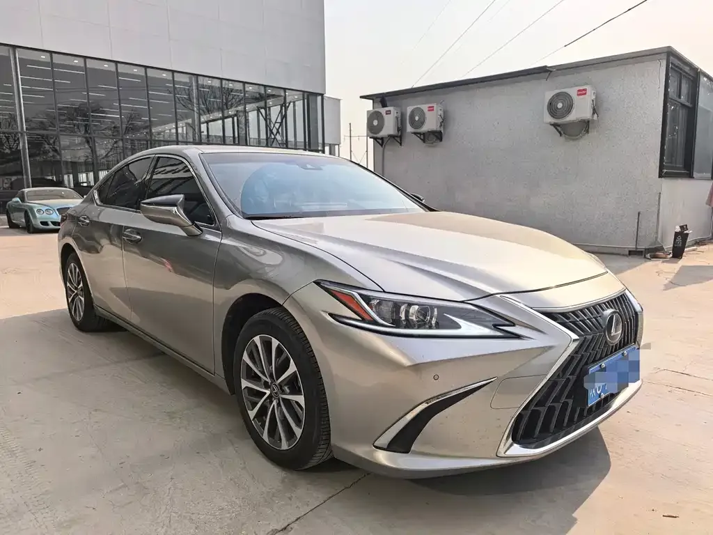 Lexus ES 2023 из CN, фото 2