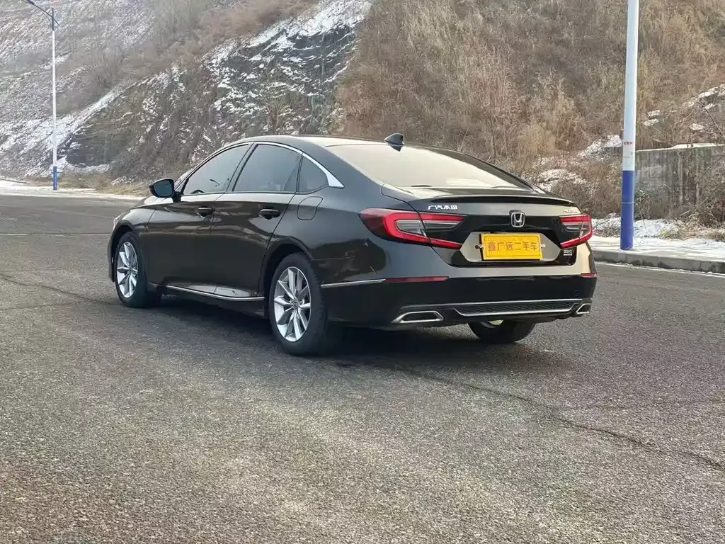 Honda Accord — фото 9