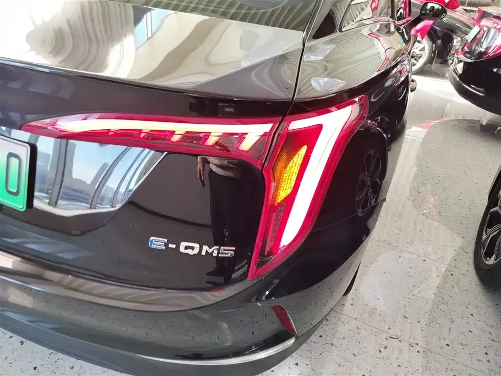 Hongqi E-QM5 2023 из CN, фото 2
