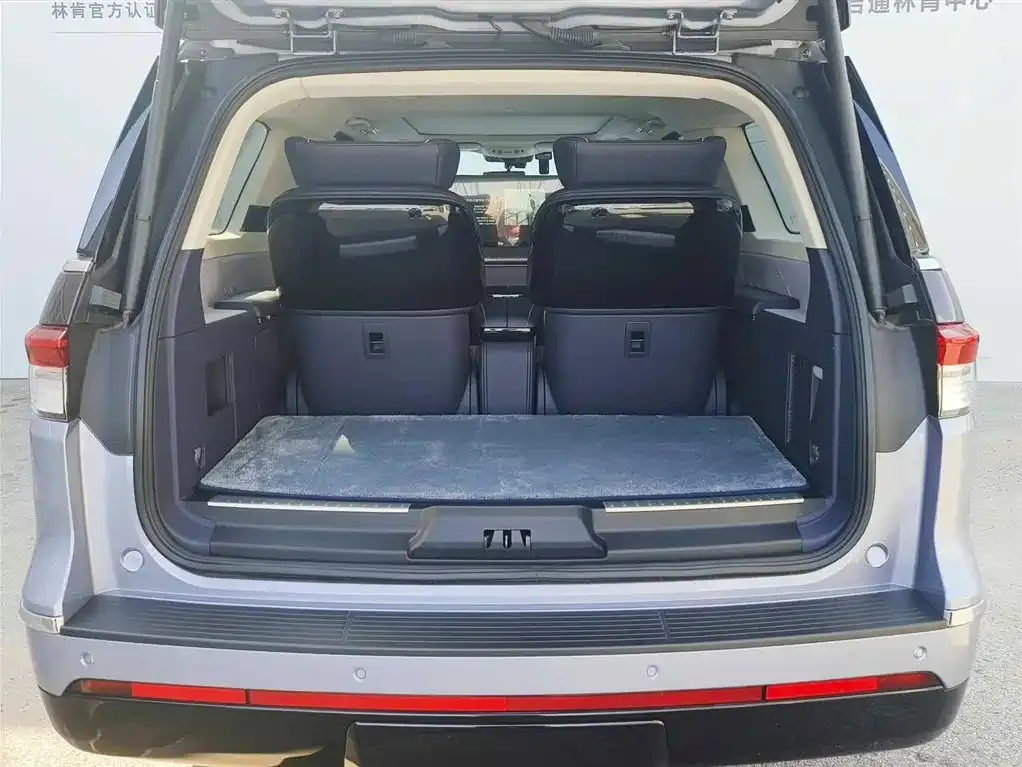Lincoln Navigator One 2023 из CN, фото 2