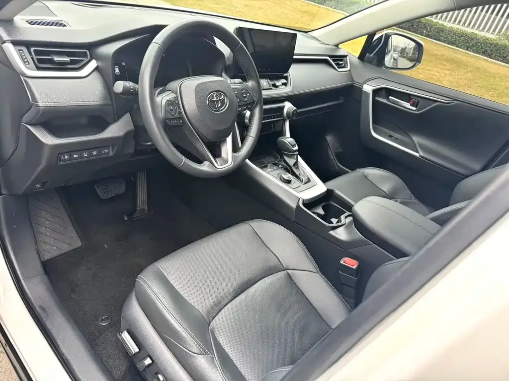 Toyota Wildlander 2023 из CN, фото 3