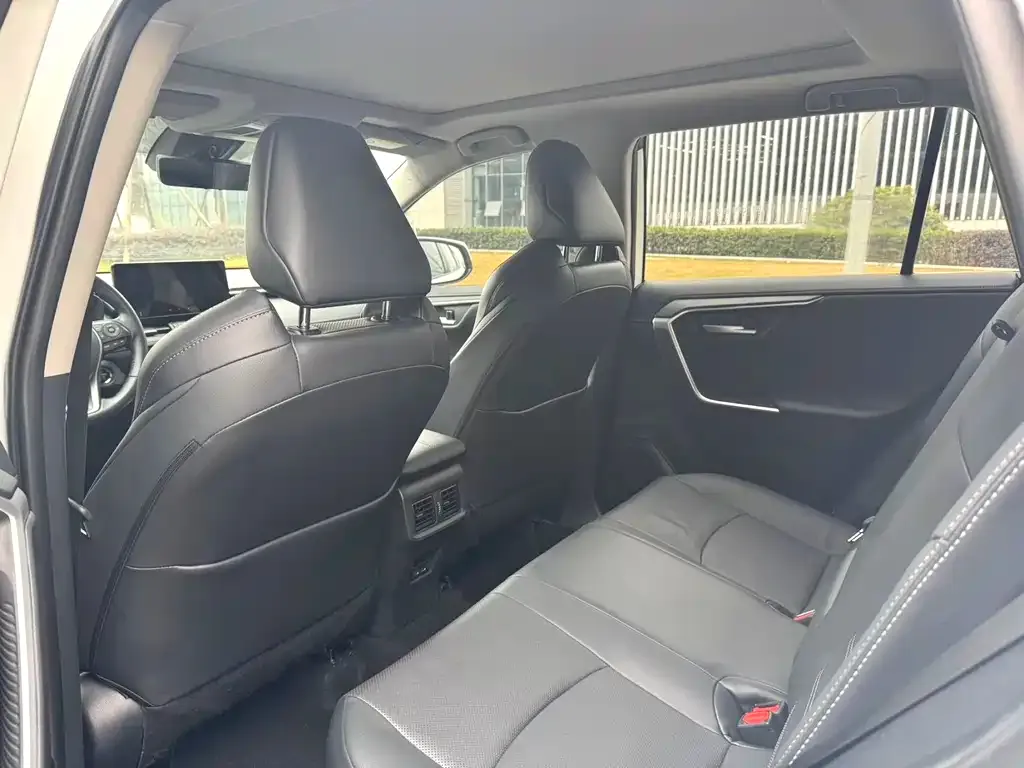 Toyota Wildlander 2023 из CN, фото 2