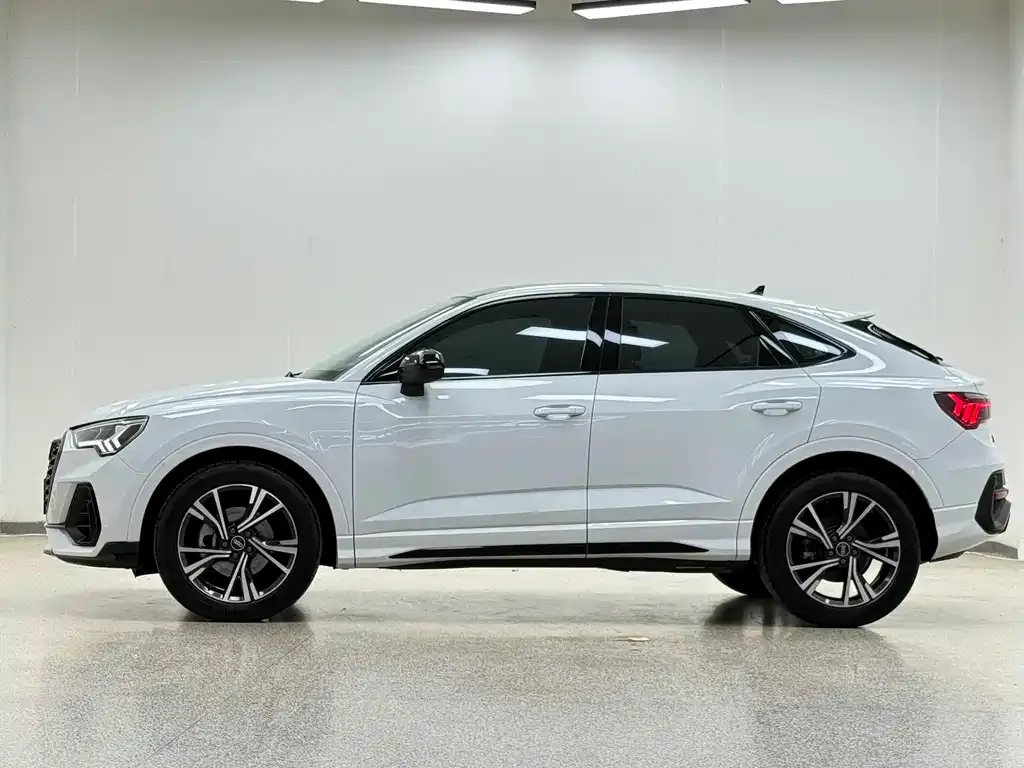 Audi Q3 Sportback 2022 из CN, фото 9