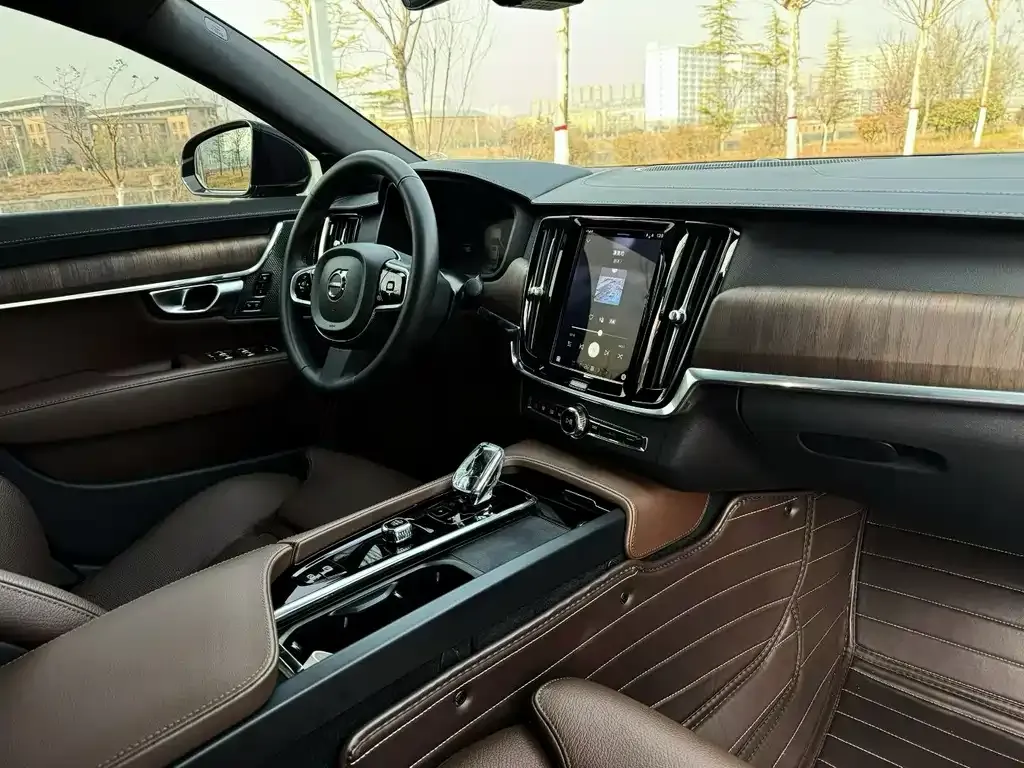 Volvo S90 2024 из CN, фото 5
