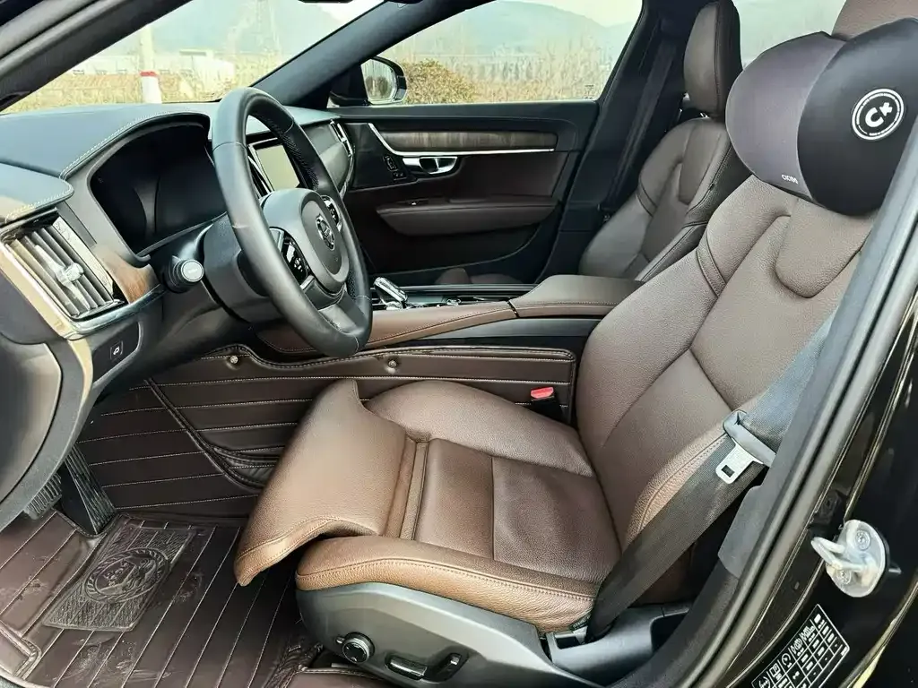 Volvo S90 2024 из CN, фото 10
