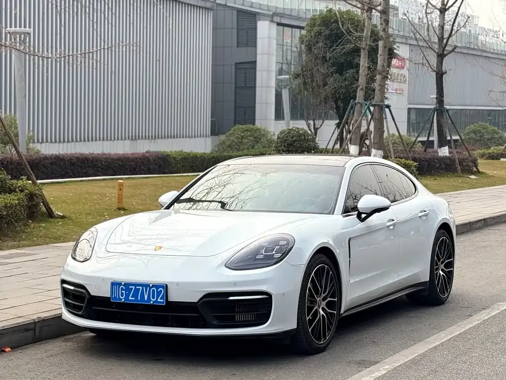 Porsche Panamera — фото 1