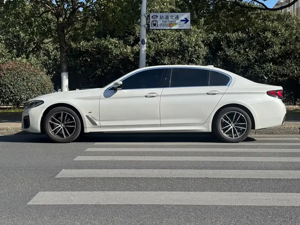 BMW 5 Series — фото 10