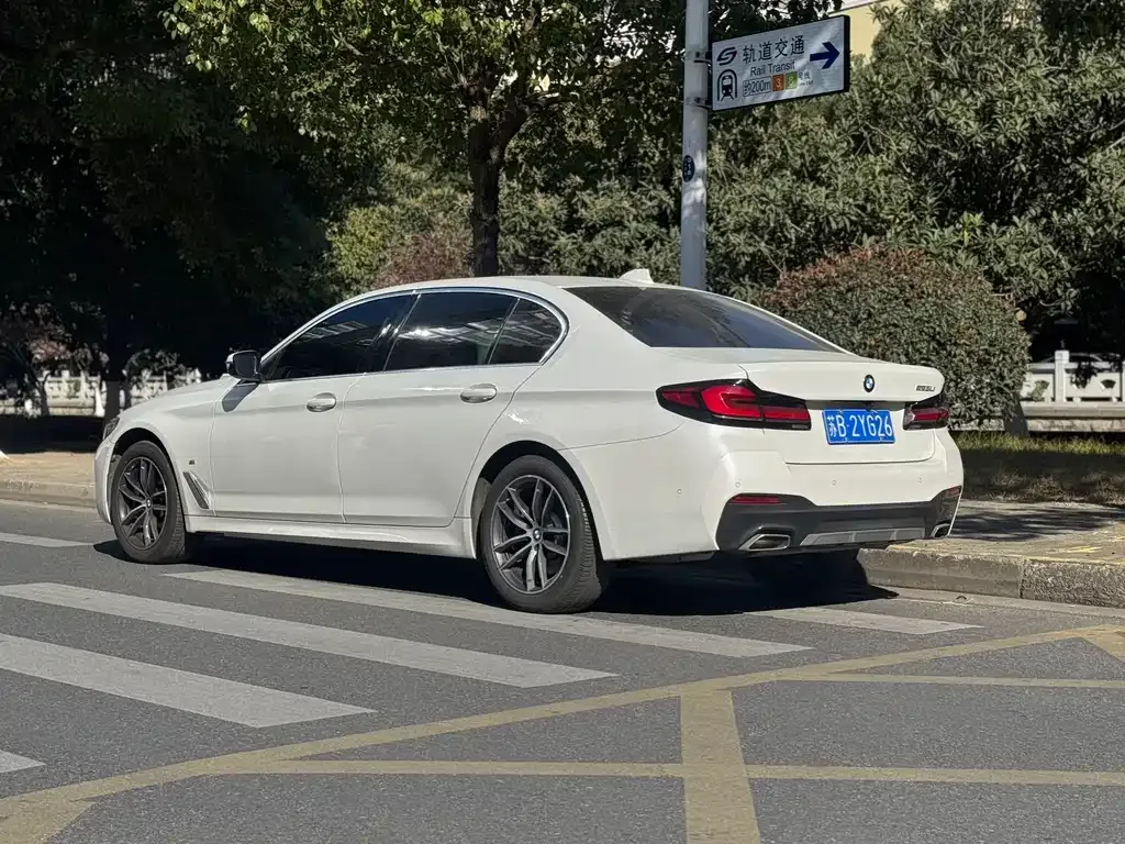 BMW 5 Series — фото 5