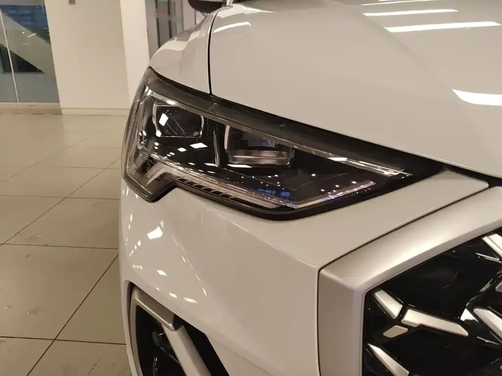 Audi Q3 2024 из CN, фото 3