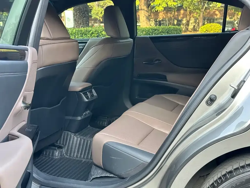 Lexus ES 2023 из CN, фото 2