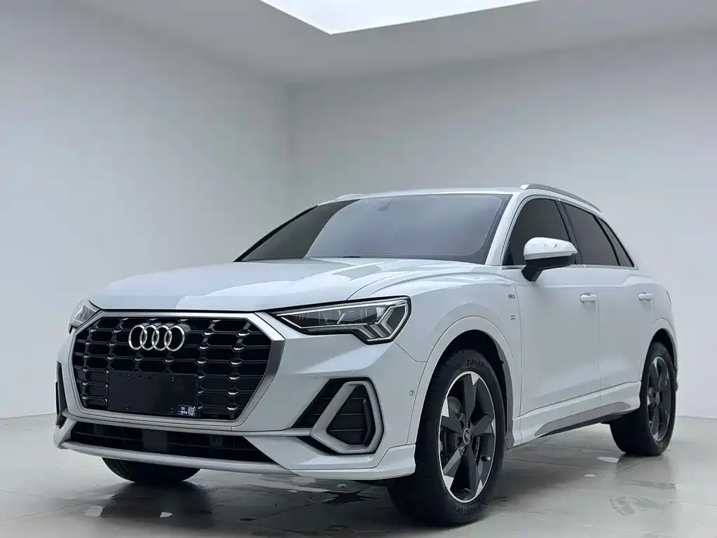 Audi Q3 — фото 1