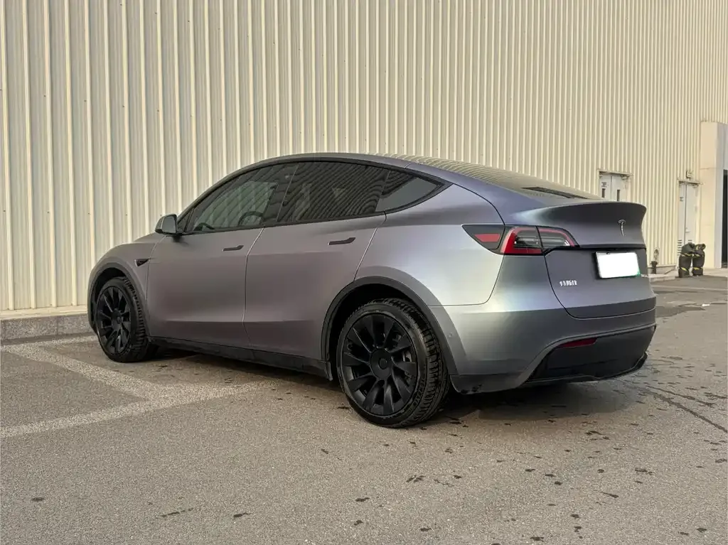 Tesla Model Y — фото 10